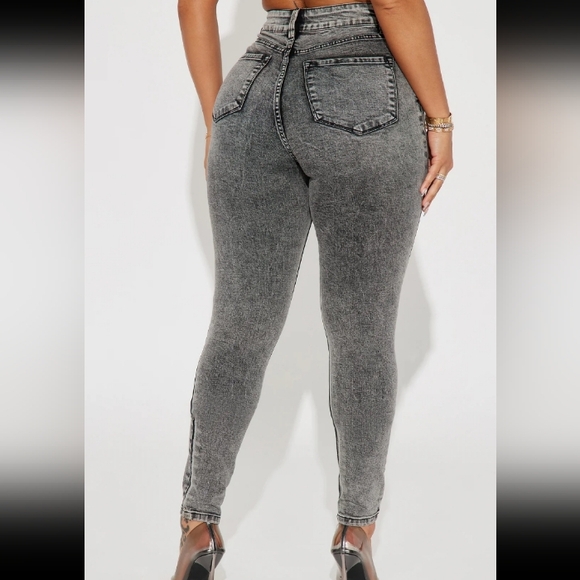 Fashion Nova Gray Acid Wash Curvy Jeans sz 11 - Picture 4 of 10